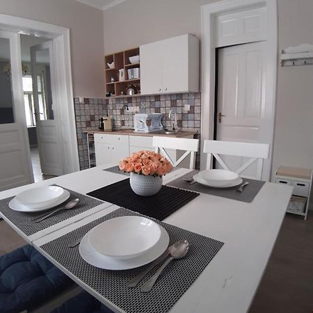 Jade Vendeghaz Apartment ปาปา ภายนอก รูปภาพ