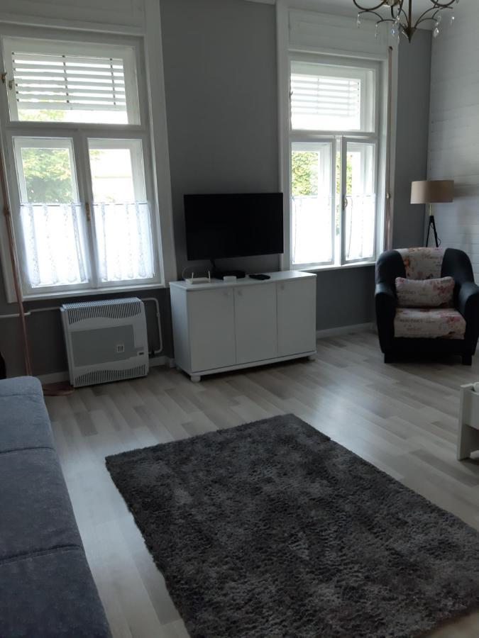 Jade Vendeghaz Apartment ปาปา ภายนอก รูปภาพ