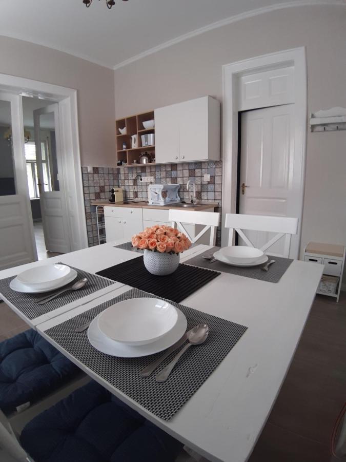 Jade Vendeghaz Apartment ปาปา ภายนอก รูปภาพ